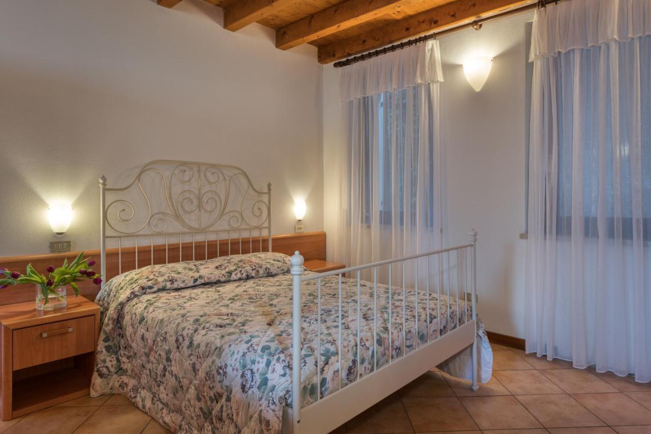 Aparthotel La Caletta Bolognese Brenzone sul Garda Exterior foto