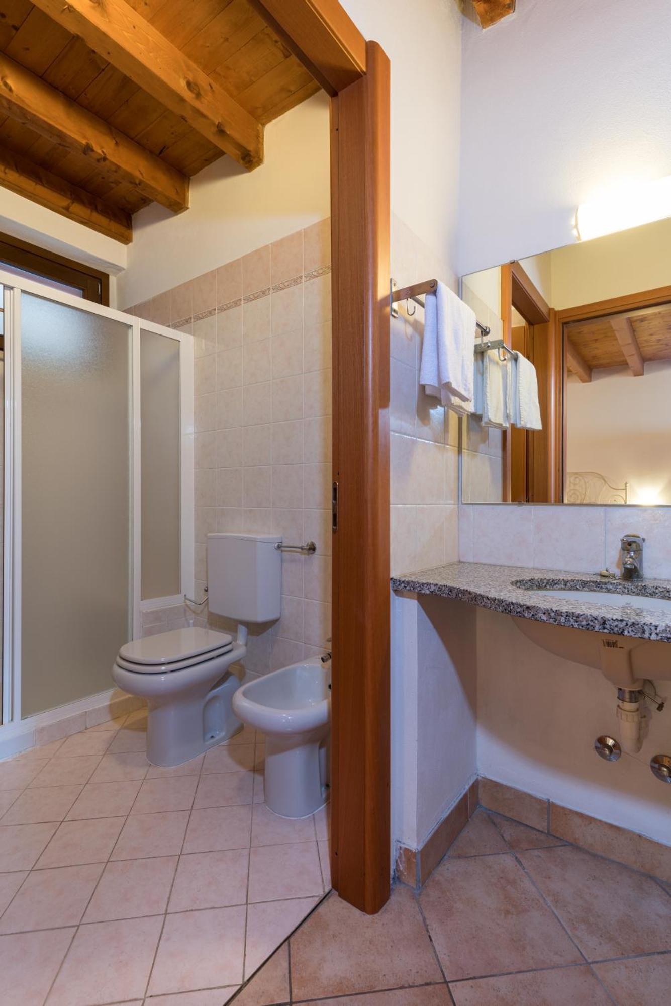 Aparthotel La Caletta Bolognese Brenzone sul Garda Zimmer foto