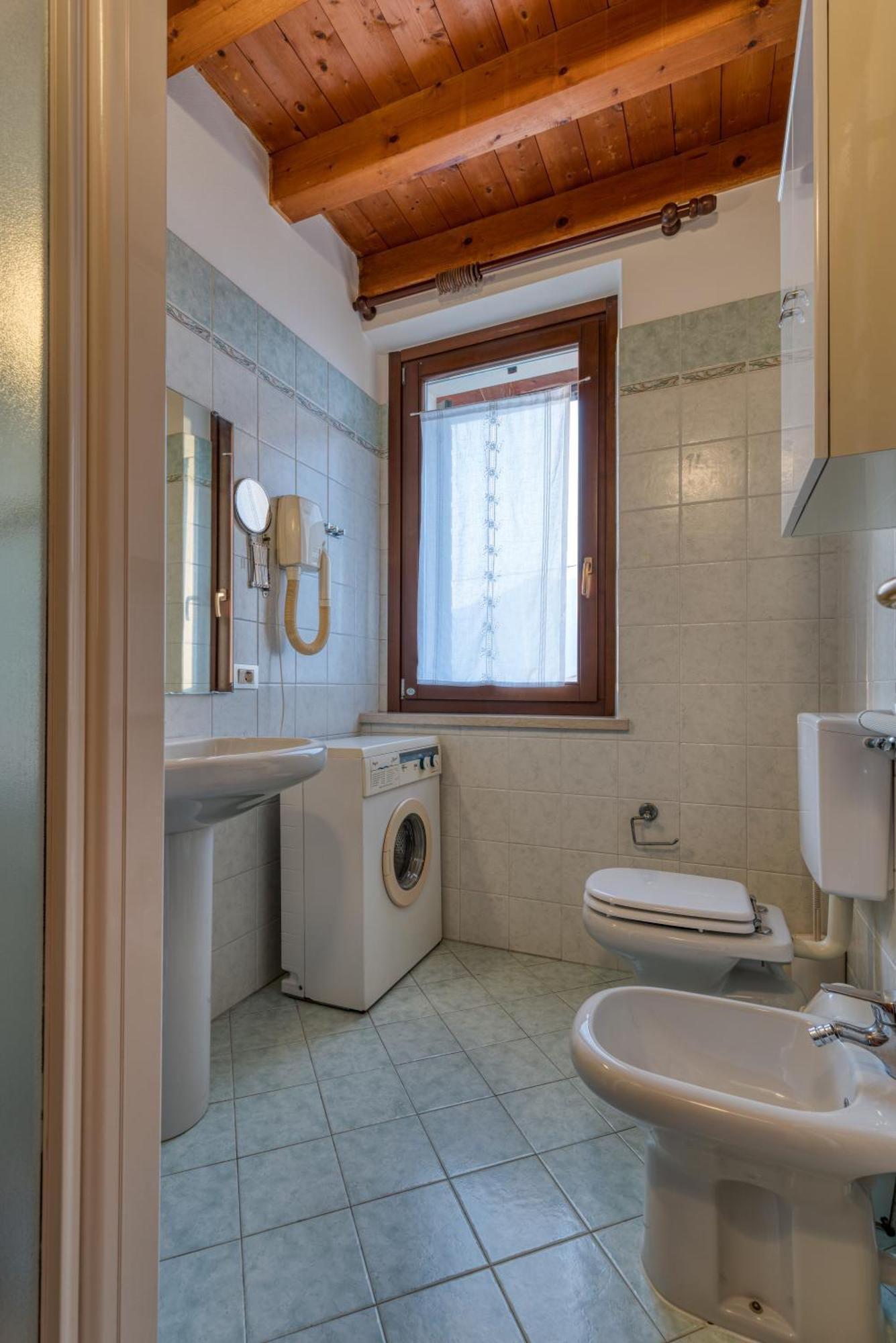 Aparthotel La Caletta Bolognese Brenzone sul Garda Zimmer foto